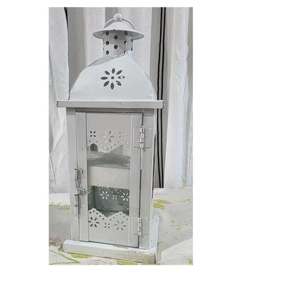 White Open Jellabiya with Gold Trim – Elegant Modest Wear Plus Lantern - Picture 3 of 3